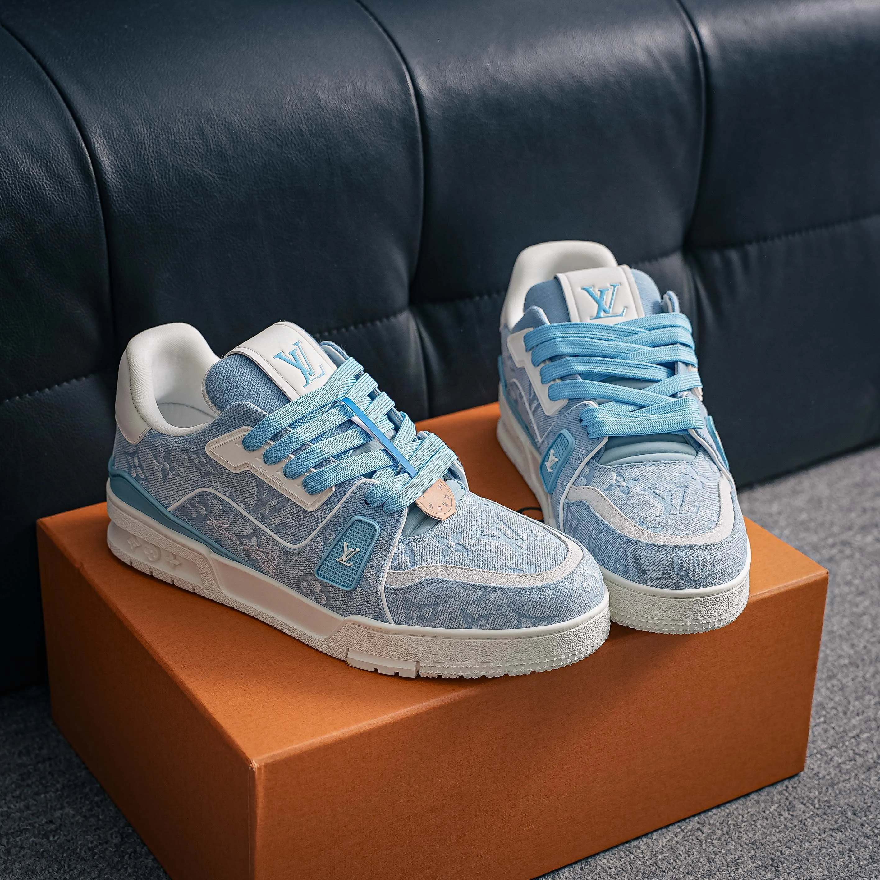 # LV- - trainer 2026 New Arrival 1：1 ！！ Shoes Cowhide Leather ， LOGO ， Breathable ， 。